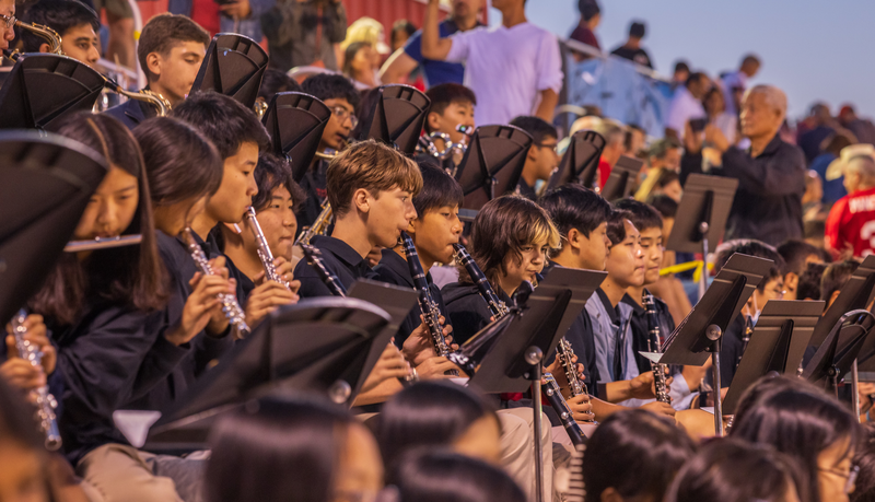 Saratoga band students performing together